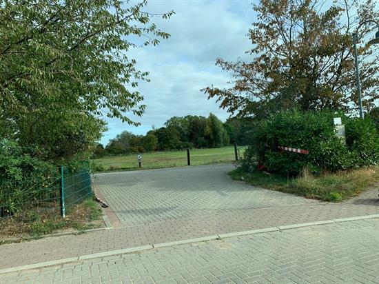 Fehlende Abpollerung am Wirtschaftsweg Soestfeld