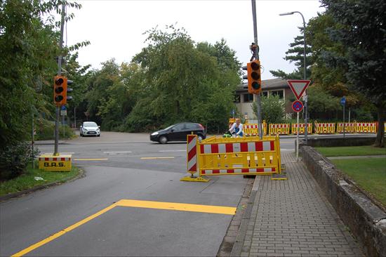 Einrichtung einer Baustellenampel Tiefenbroicher Straße / Am kleinen Feld