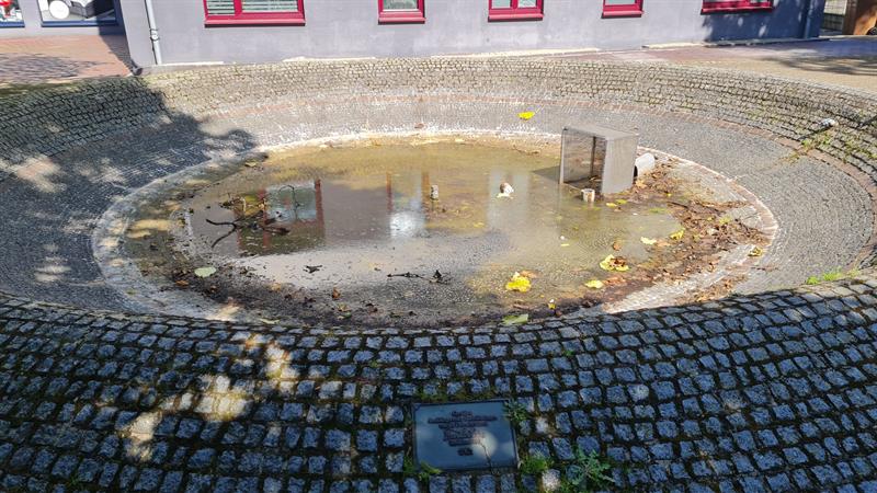 Zustand städt. Ratinger Brunnen am Dürerring sowie am Arkadenhof 