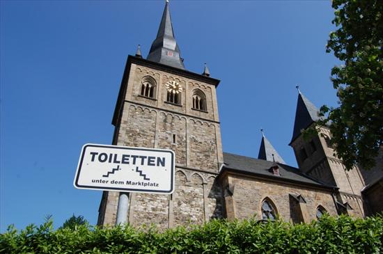 Markt-Toilettenanlage in einen hygienisch +optisch akzeptablen Zustand versetzen