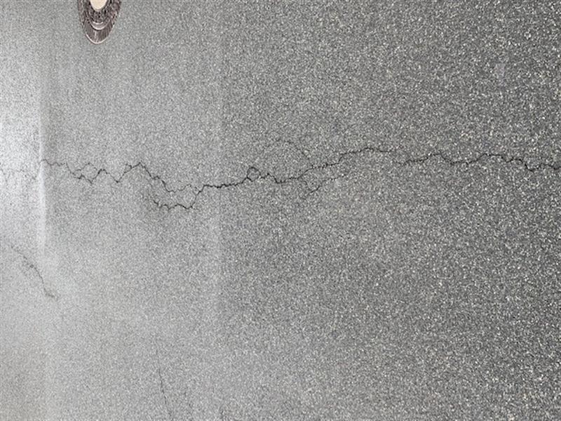 Anfrage: Risse im Straßenbelag der Duisburger Straße im Ortsteil Lintorf