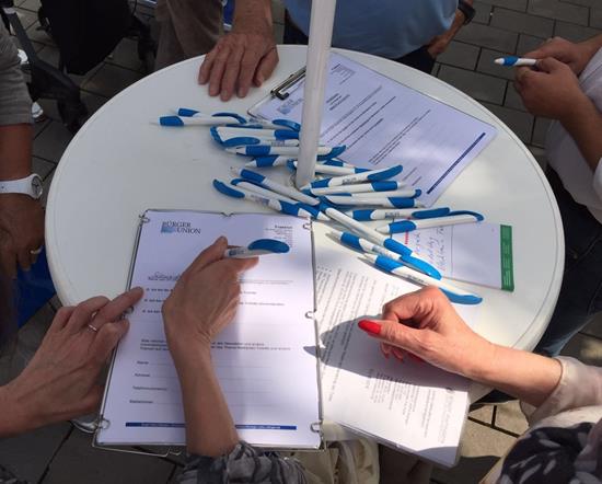 Die Bürger-Union vor Ort auf dem Marktplatz in Ratingen-Mitte
