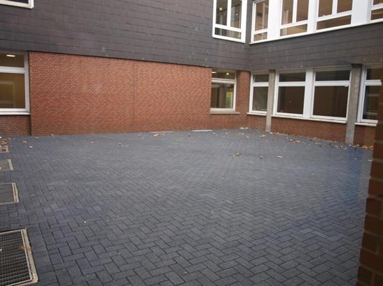 Schulzentrum Lintorf / Innenhof an der neuen Mensa gestalten