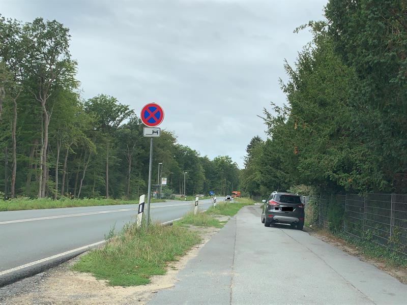 Parkmöglichkeiten Krummenweger Straße am Lintorfer Waldfriedhof