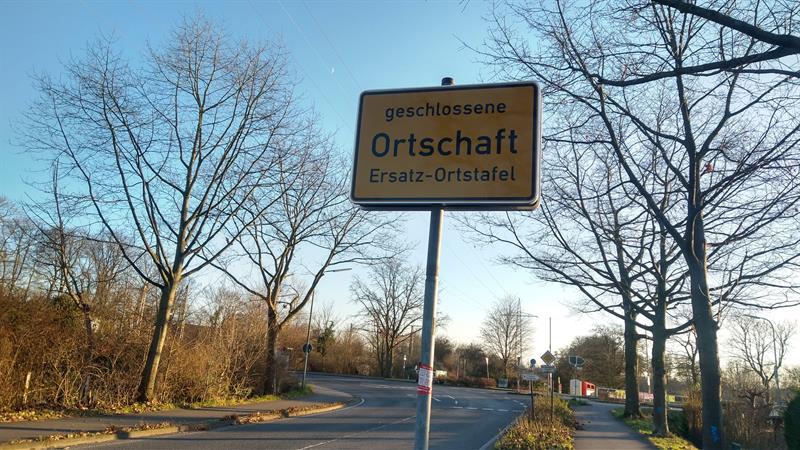 Ortseingangstafel an der Kalkumer Str. im Ortsteil Lintorf
