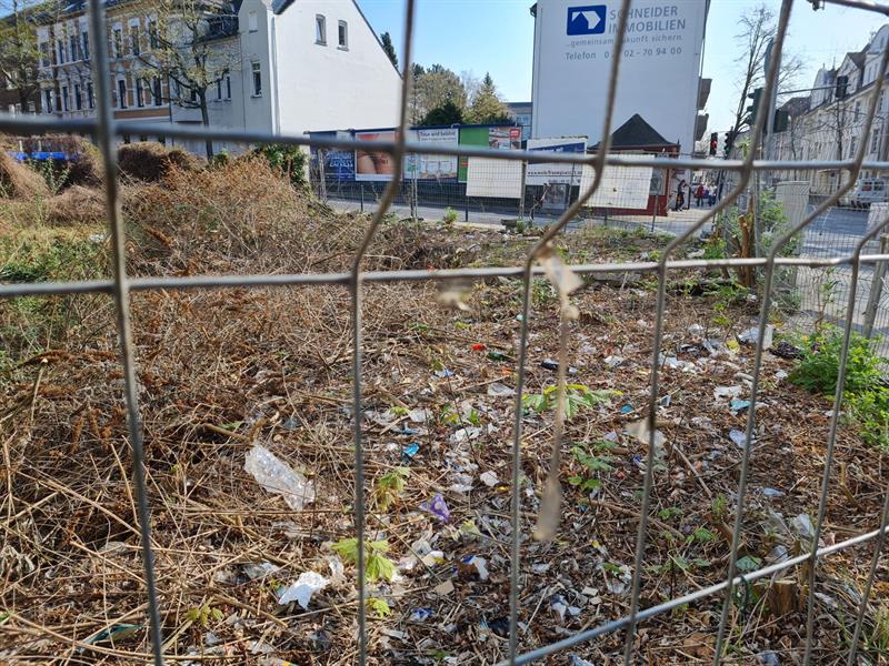 Vermüllung Bechemer Straße/Karl-Theodor-Straße