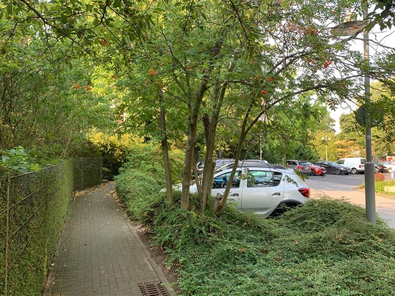 Parkplatz neben dem alten Rathaus im Ortsteil Lintorf