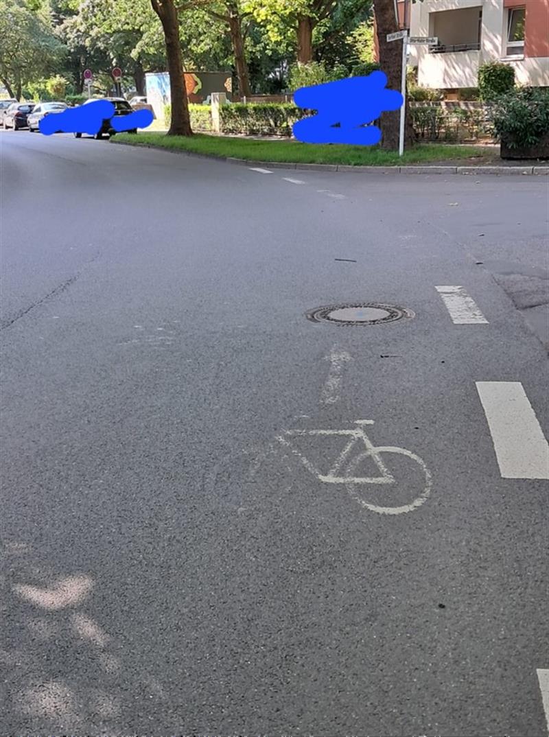 Erneuerung der Markierung Radschutzstreifen an der Berliner Straße