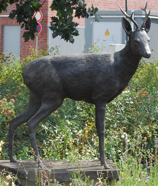 Rehskulptur im Höseler Kreisverkehr