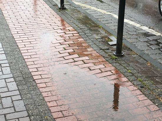 Schäden im Rad- und Gehweg Speestraße Lintorf 