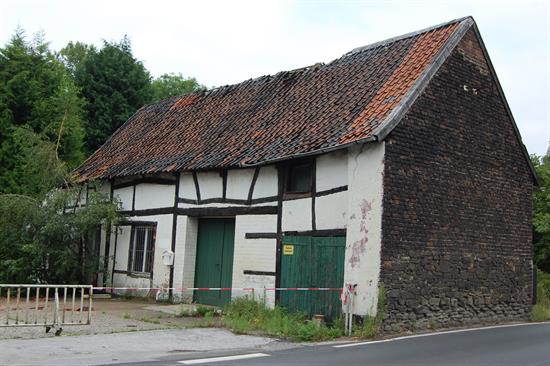 Altes Gebäude an der Tiefenbroicher Straße - Gefahr in Verzug