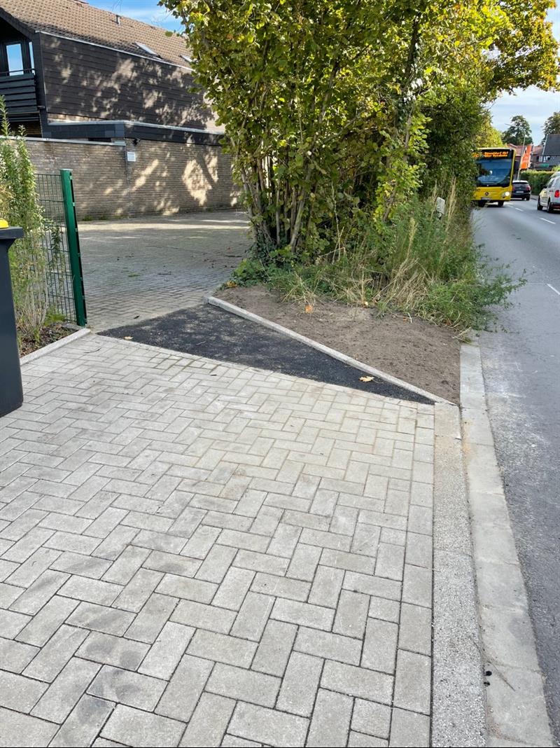 Medienmitteilung zum Thema „Bürgersteig an der Tiefenbroicher Straße“ 