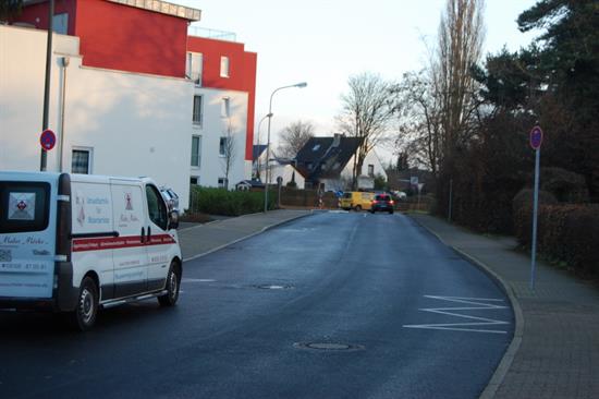 Verkehrsführung / beidseitiges Halteverbot am Lintorfer Ulenbroich