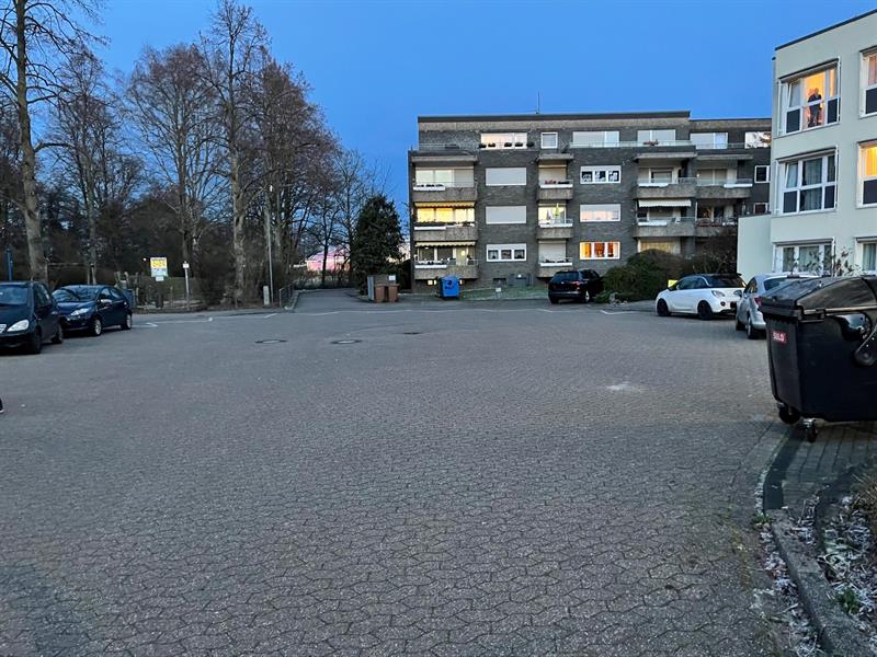 Prüfauftrag: Parksituation in der Straße „Zum Helpenstein“ im Ortsteil Lintorf